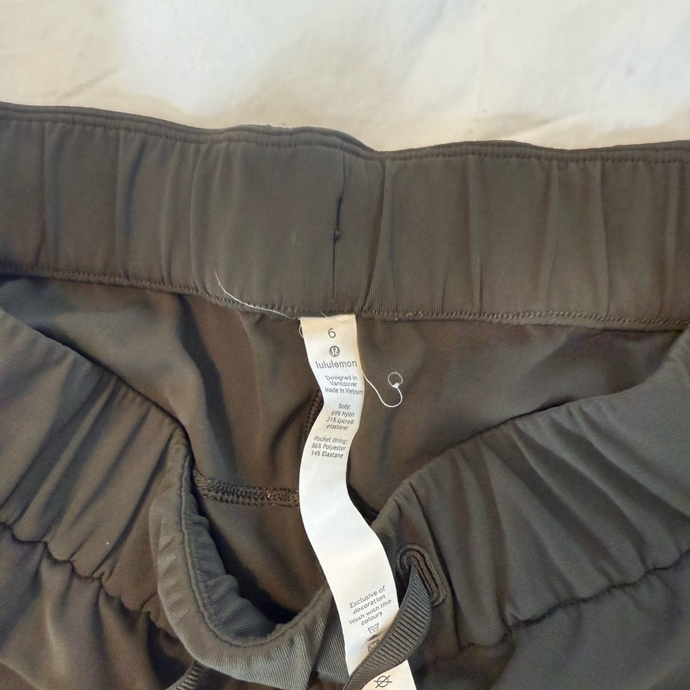 lululemon on the Fly crop - Picture 2 of 3